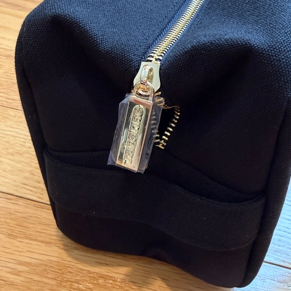 Paco Rabanne Toiletry Bag with Samples - Picture 10 of 10